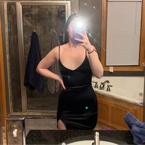 Black v neck bodycon dress